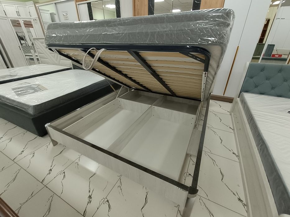 Кровать двуспальная НА СКИДКЕ!