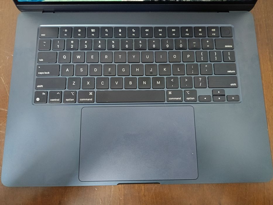 MacBook air  m2 16/256, 15.3 inch 2023