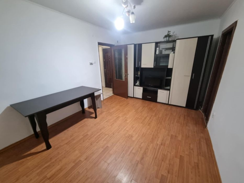 Închiriez apartament la ciocârlia E1