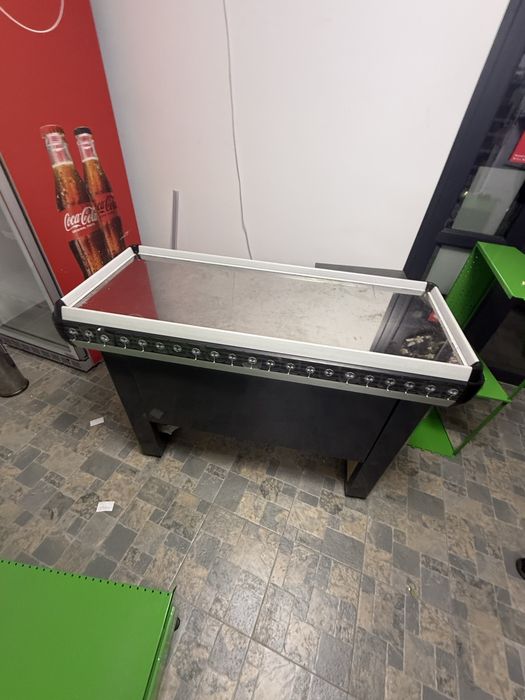 Masă pentru casă de marcat magazin – stare foarte bună