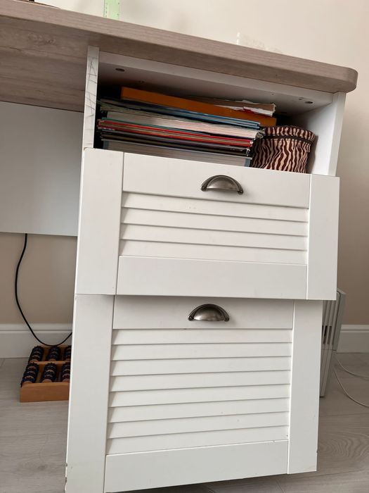 Учебный стол Белого цвета