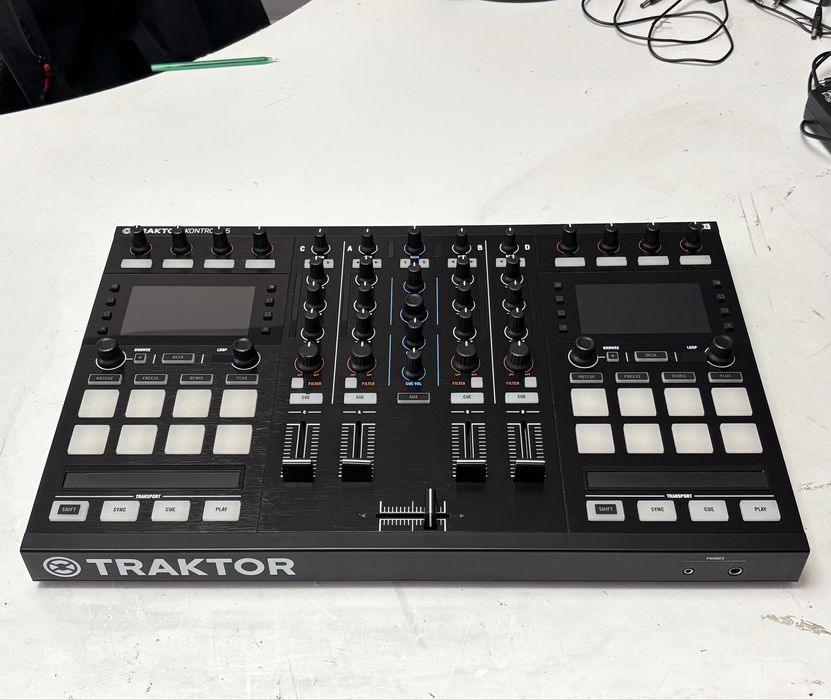 Consola DJ Traktor KONTROL S5