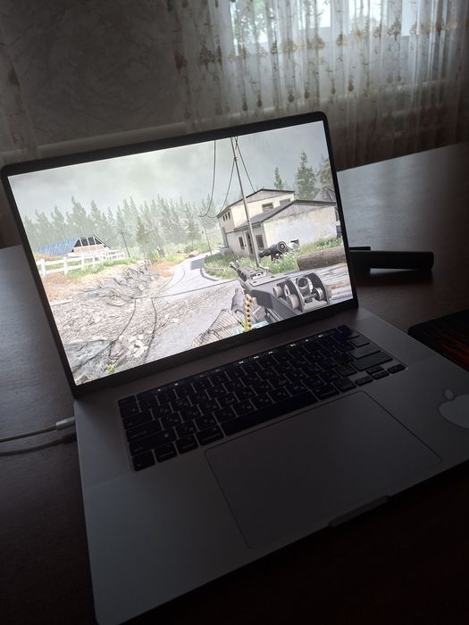 Macbook pro 2019 16/512 core i7