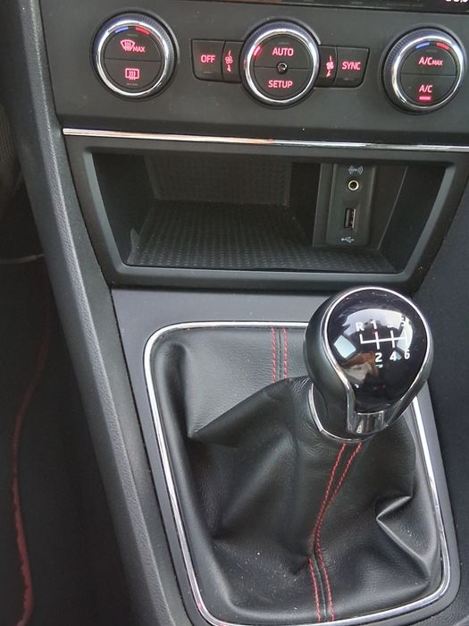 Vând SEAT LEON 2o15