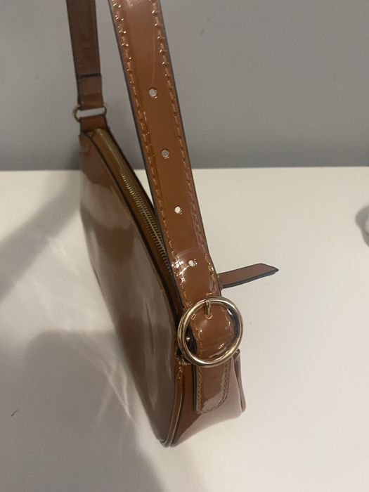 Vand geanta lac maro Stradivarius