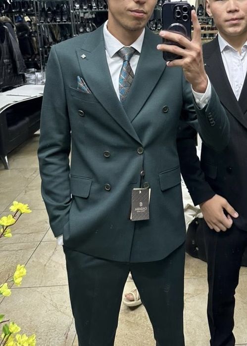 Изумруд түстегі- Casaba костюмі.