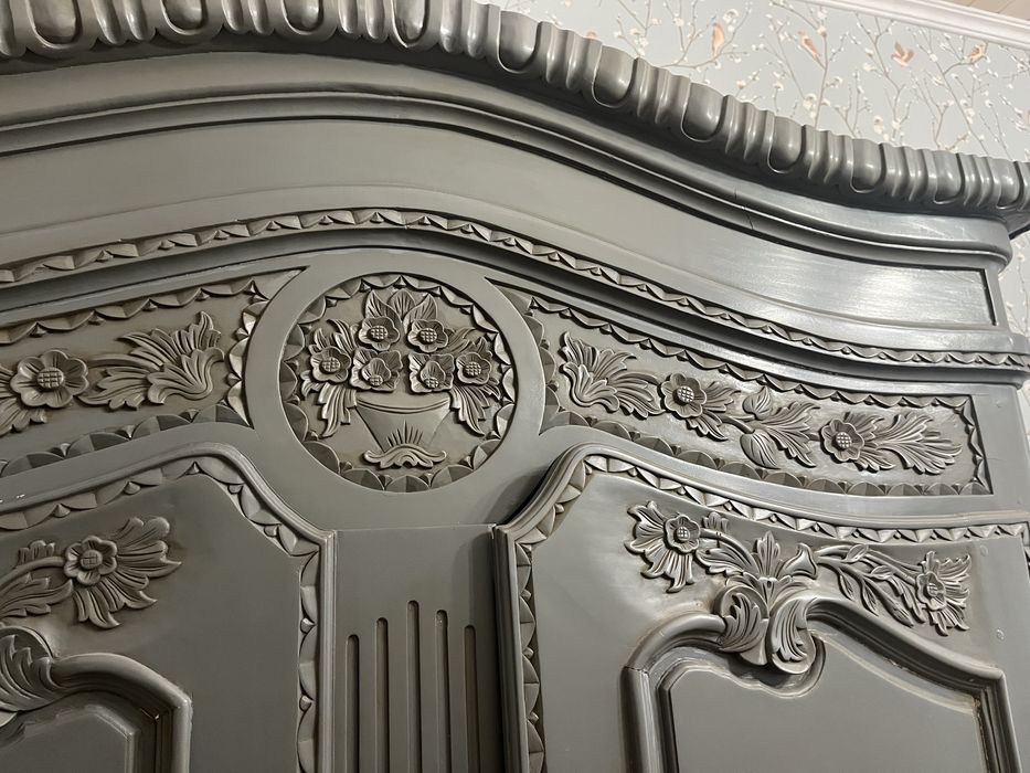 Шкаф из натуральных материалов