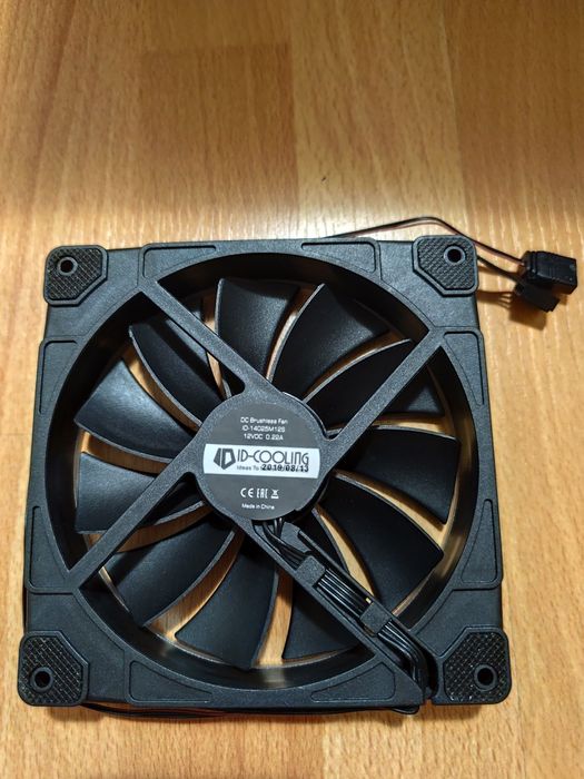 Vand ventilator/radiator Aerocool 120 și ID-Cooling antivibratii 140