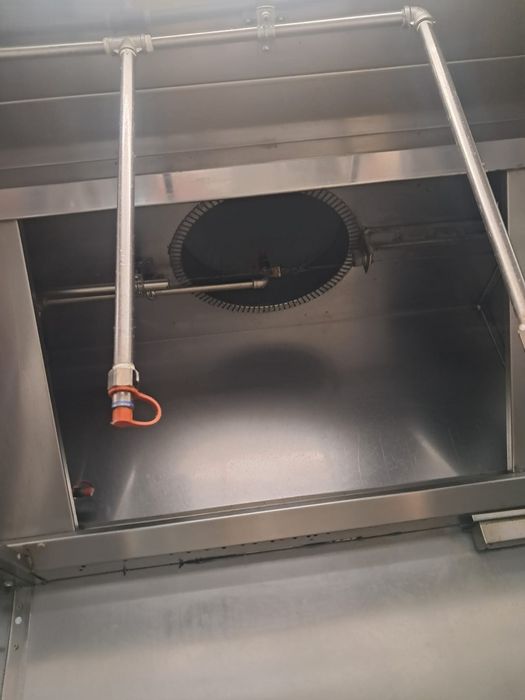 Чистка вытяжки, установка любой сложности от жировых отложении и пыли