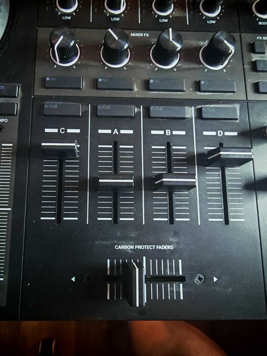 DJ Контролер Native Instruments Traktor Kontrol S4 MK3