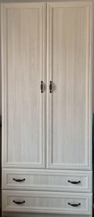 Двухдверный шкаф