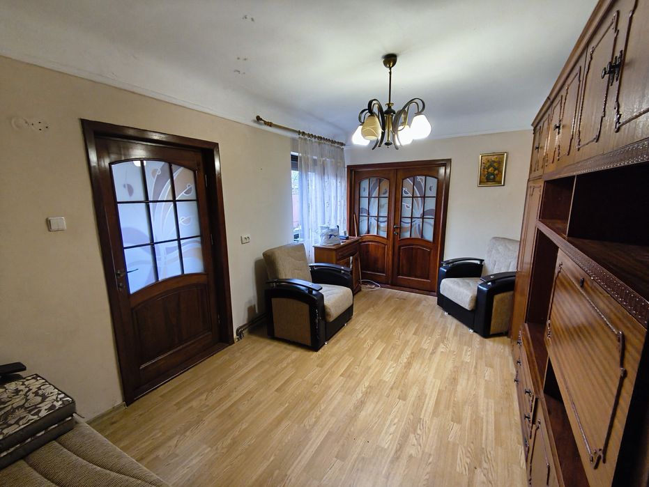 Casa Voluntari din cărămidă renovată.