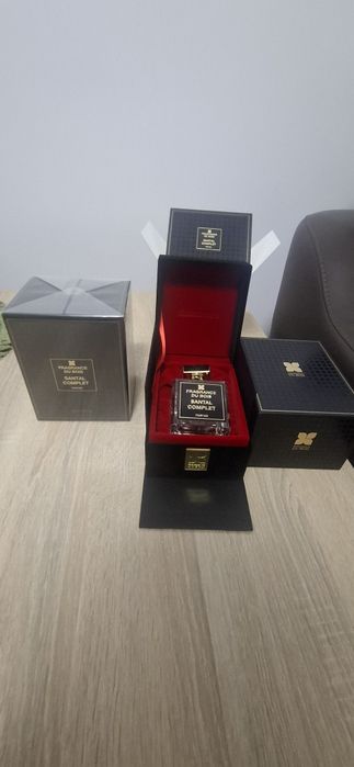 Vând parfumuri Fragrance Du Bois Santal Complet!