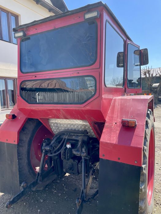 Tractor Universal U650 + plug pp4