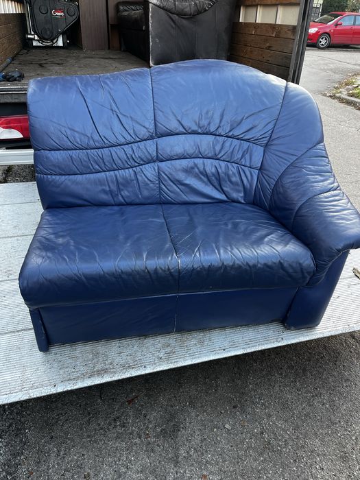 Ъглов кожен диван и фотьоил с диван