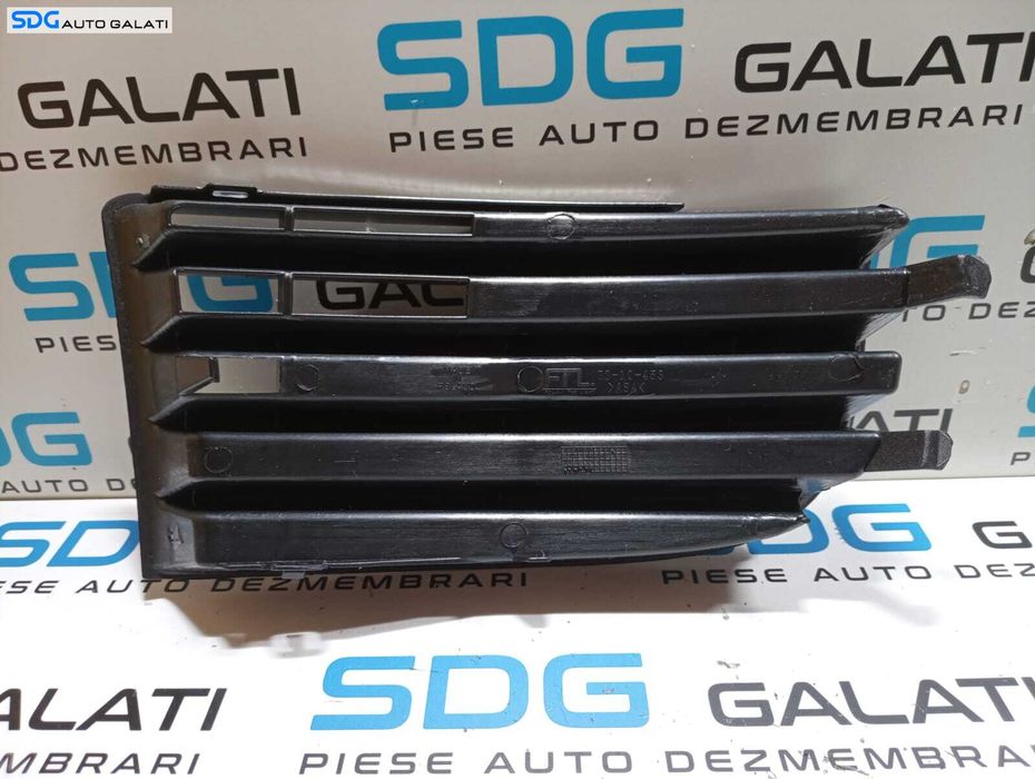 Grila Ornament Plastic Stanga de pe Bara Spoiler Fata Noua Volklswagen Volkswagen Golf 5 2004 - 2008 Cod 6502-07-9524997P [M7318]