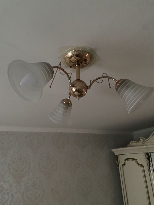 Продам люстры