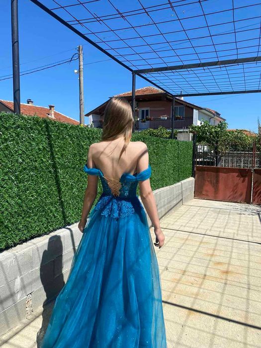 Продавам абитуриентската си рокля!