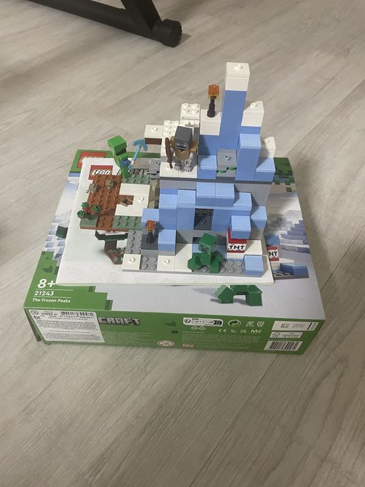 Lego minecraft 21243