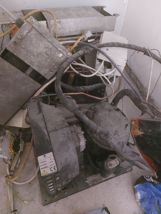 Холодильное оборудование 2 комплекта.