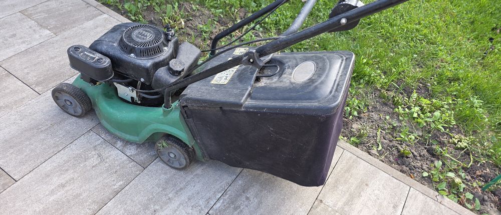 Mașina tuns gazon benzina