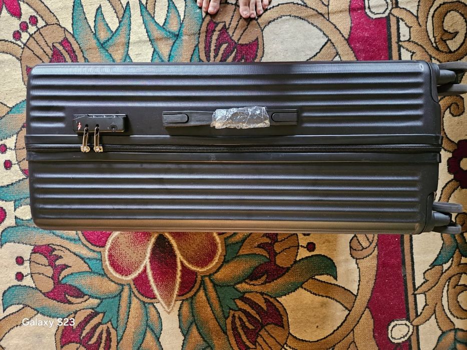 Чемодан  большой