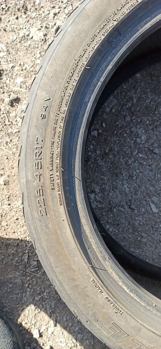 Резина R17 225/45. 2 штуки
