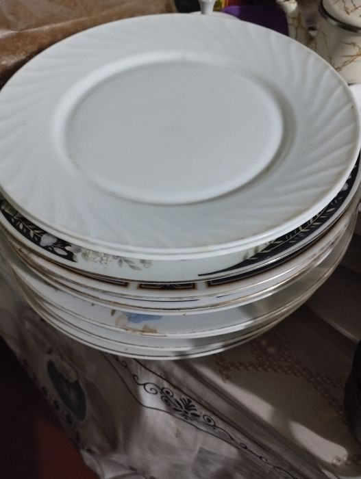 Продам срочно посуду