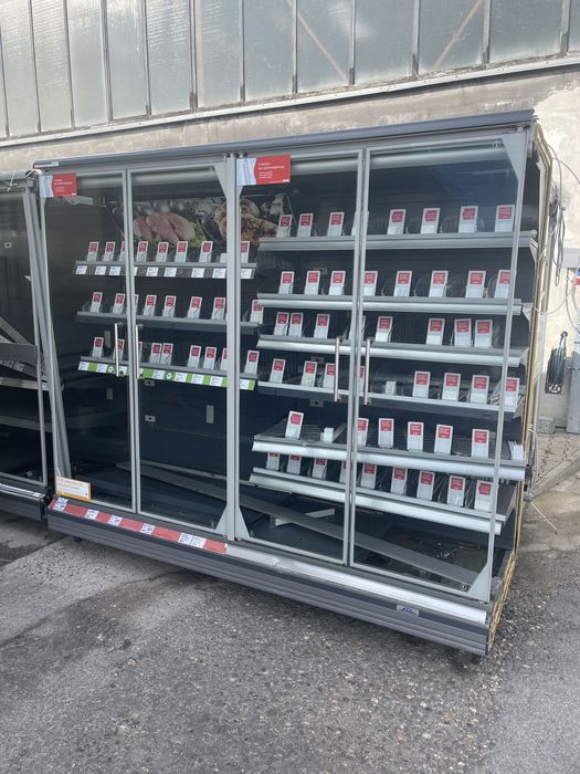 Хладилна витрина със стъкла