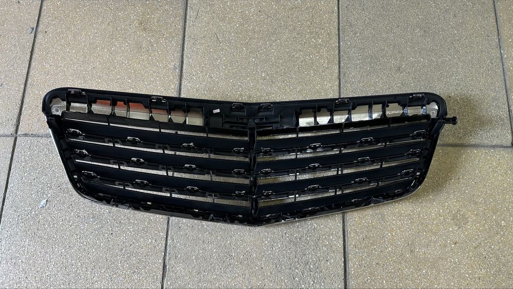 Решетка радиатора MB W212