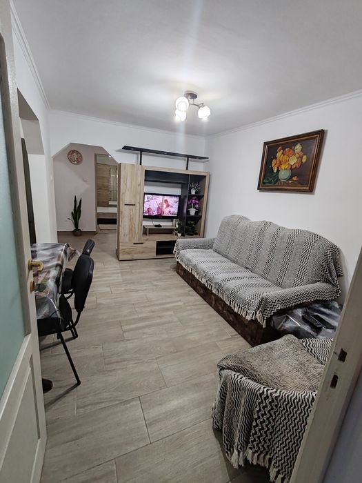Închiriez apartament