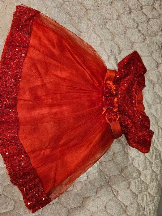 Детска червена рокля