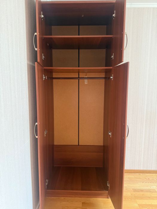 Шкаф платяной в спальню