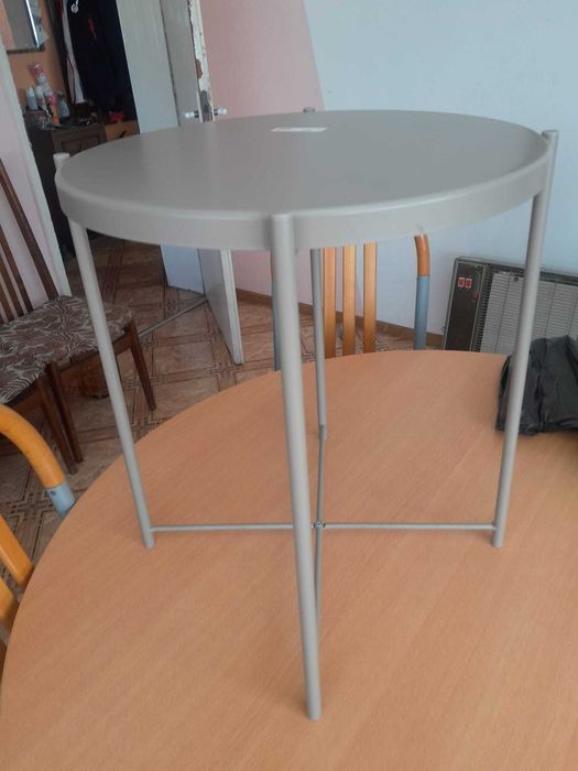 Малка,метална масичка