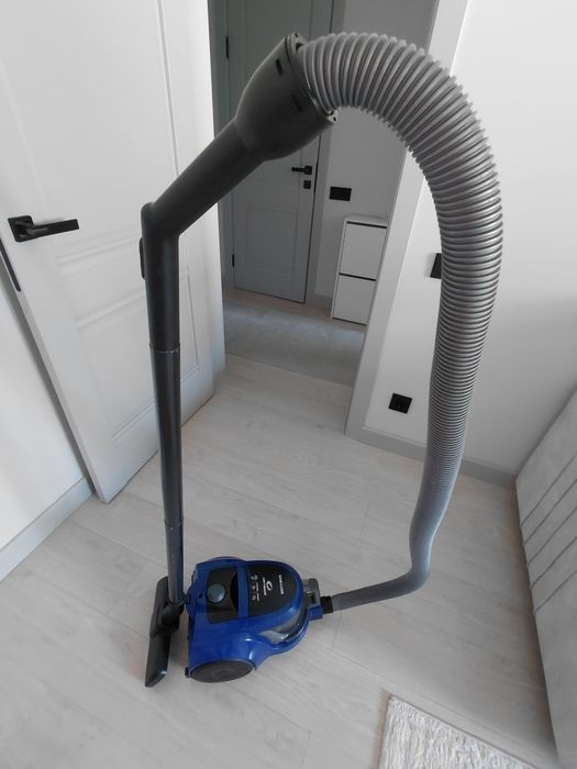 Продам пылесос Samsung Air Track