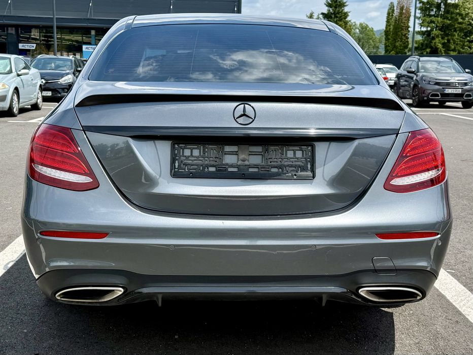 Mercedes E 300 4 Matic Pachet AMG - 250 Cp