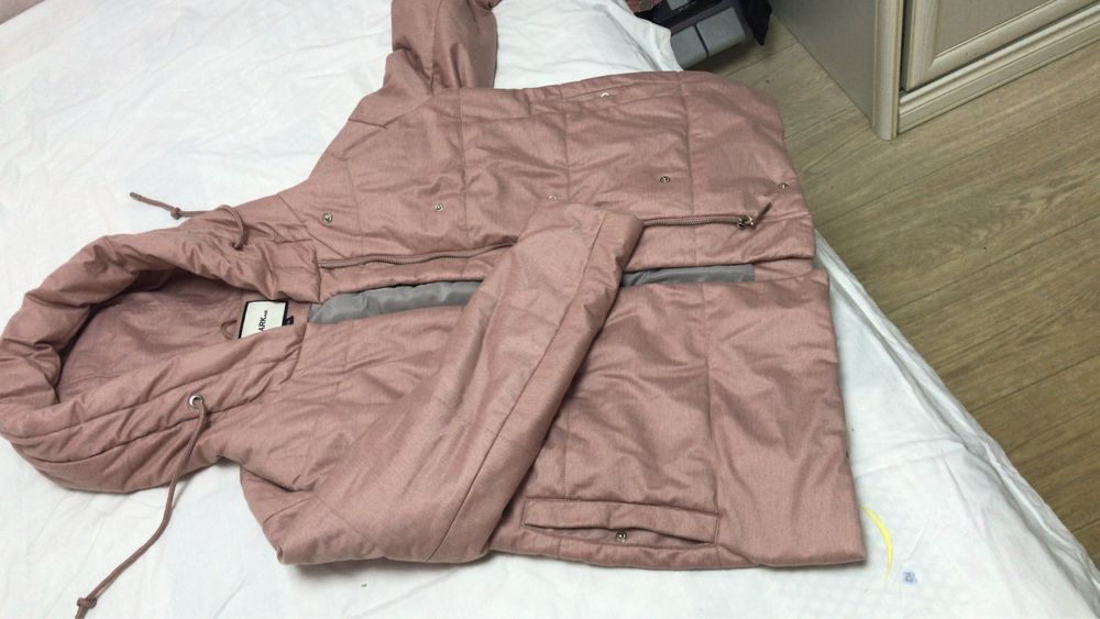 Курточка теплая легкая с кармашками