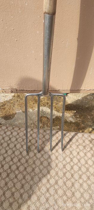 Градински инструменти неръждавейка. .