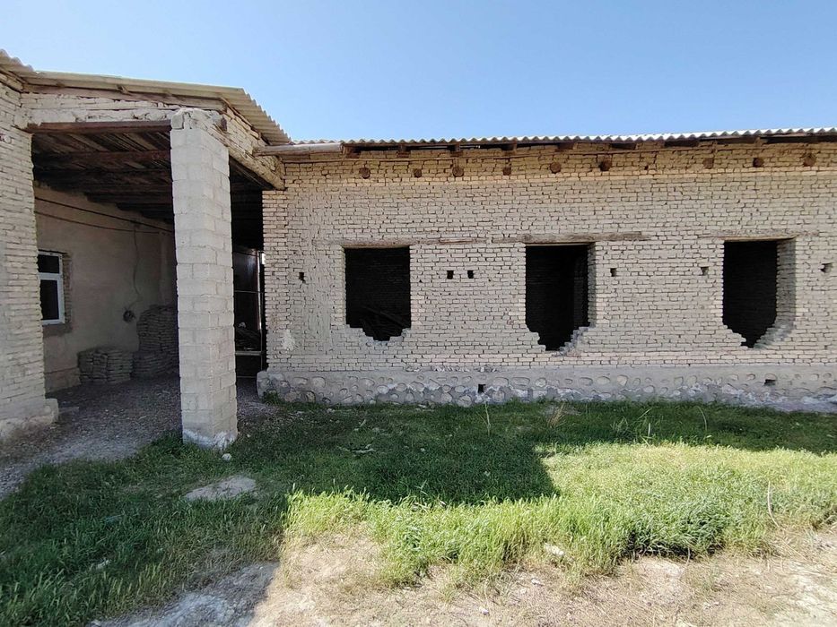 ПРОДАЁТСЯ УЮТНЫЙ УЧАСТОК
Бухарская область Каганский район Янги Хаят.