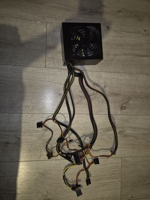 Sursă PC 500W 80+ Bronze, stare bună.