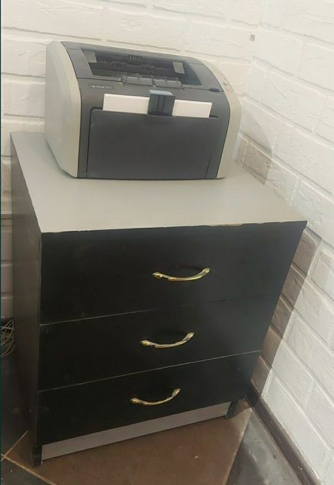 Продам тумбочку с задвижками