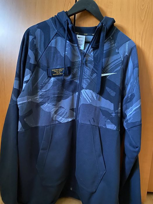 Bluza nike L de baieti