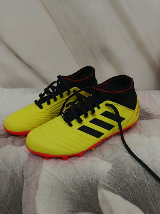 Сороконожки Adidas predator, для точности ударов 35,5
