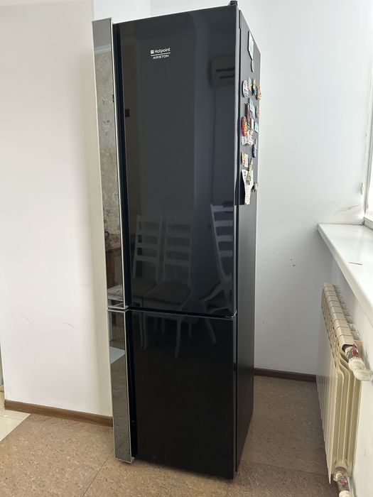 Продам двухкамерный холодильник Hotpoint Ariston,