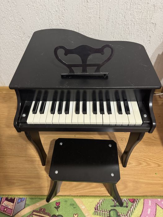 Детско дървено пиано