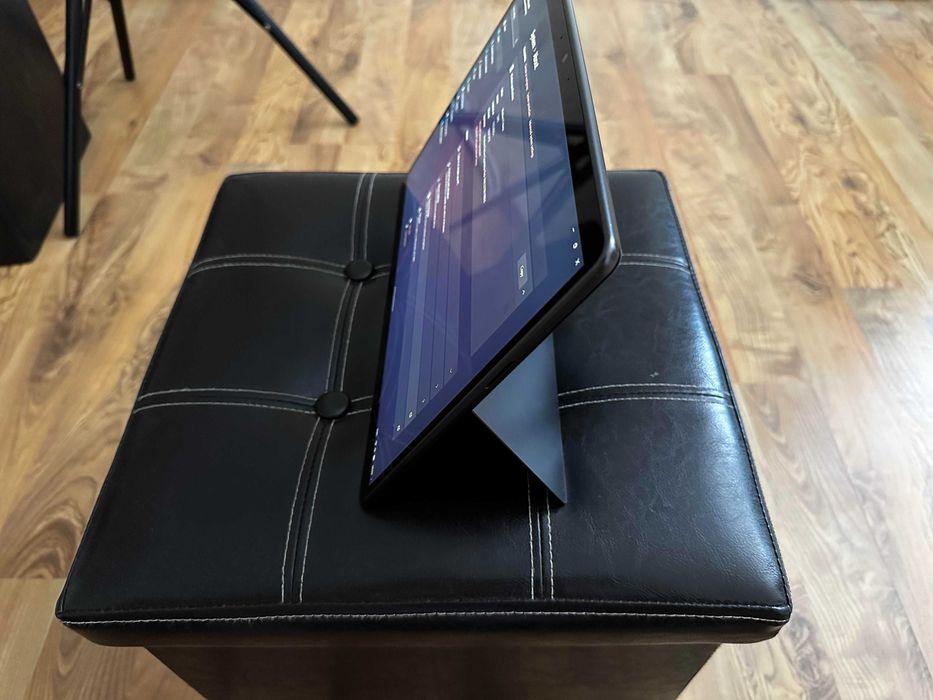 Microsoft Surface pro 9 - Счупен дисплей, но работи перфектно