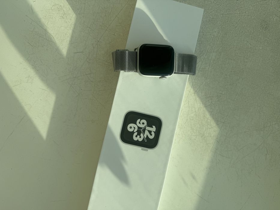 Эпл вотч SE продам !