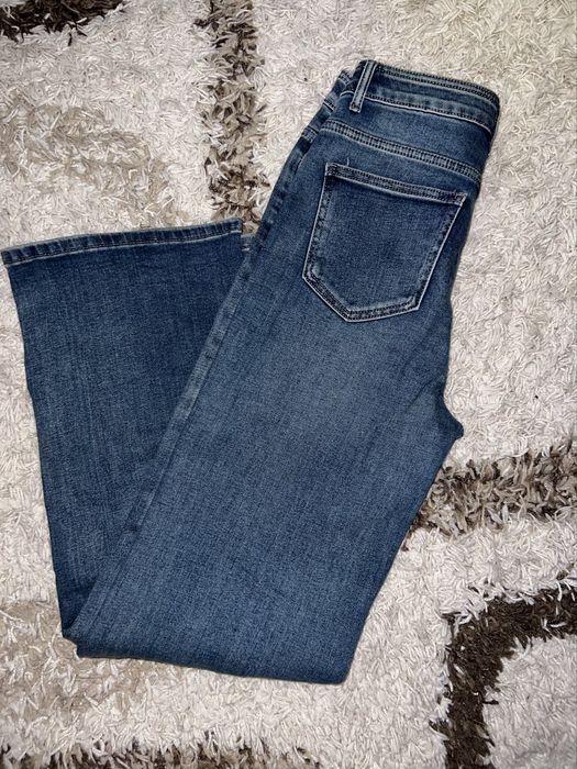 Блестящи сини дънки с камъчета