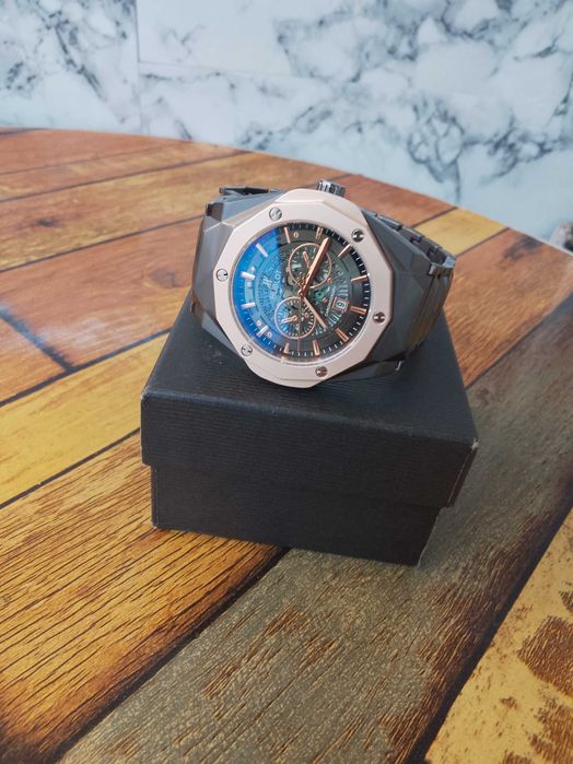 Часовник Hublot в безупречно състояние не използван