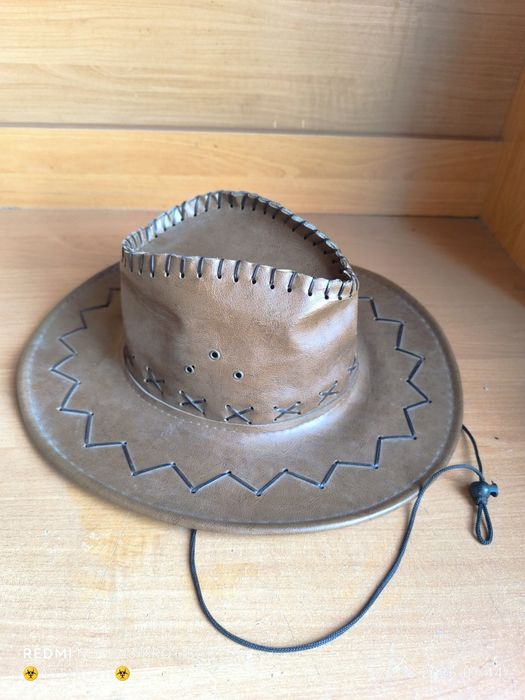 Продам шляпу кожанную